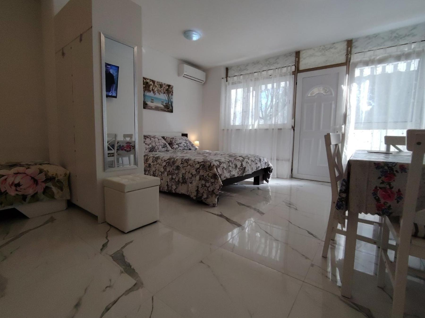 Studio-Apartman Ella Пореч Экстерьер фото